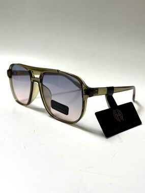 House of Harlow 1960 Aviator Sunglasses Double Bridge NWT Clear Olive Green Ligh